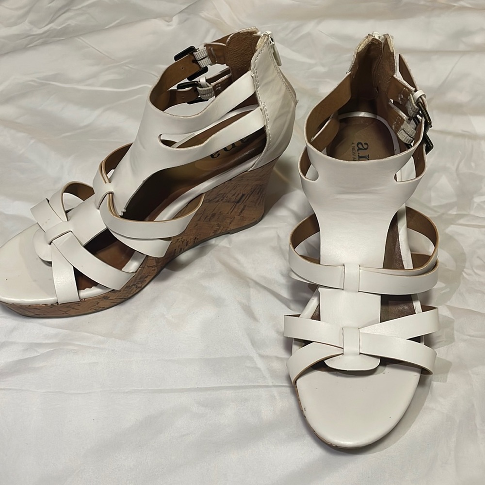 White 8 1/2 Wedges